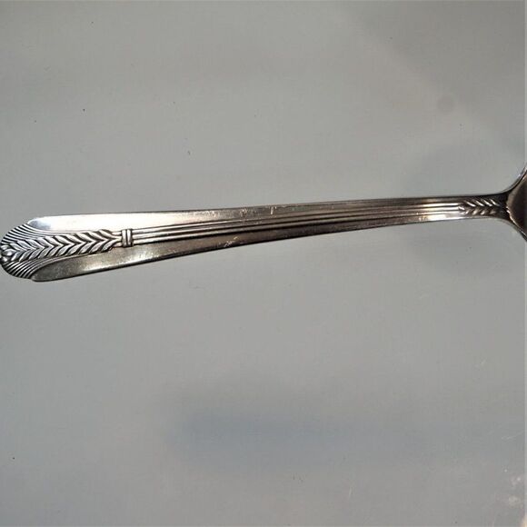 WM Rogers IS Allure 1939 Pattern Silverplate Serving Spoon 8.25 inch Art Deco - Picture 6 of 8